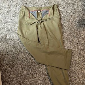 Never worn UA khaki
